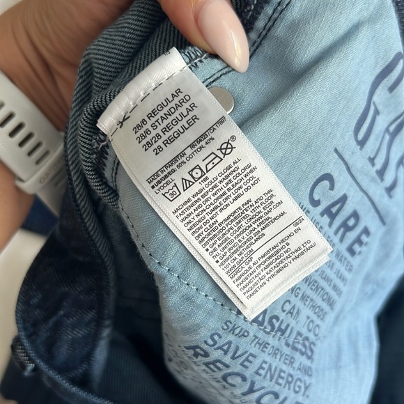 Gap Baggy Mid Rise Jeans - Picture 9 of 9